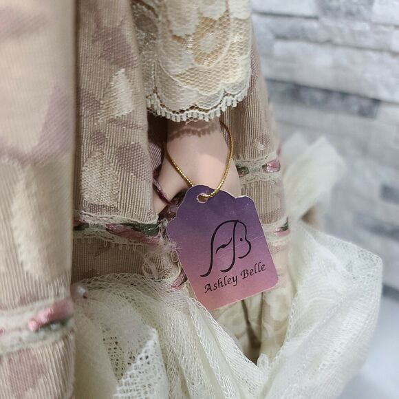Ashley Belle - Sylvia -Fine Bisque Porcelain Doll in Box with certificate number - Picture 4 of 7